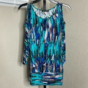 Cable & Gauge NWOT Multicolor Pattern Cold Shoulder Top, Size Small